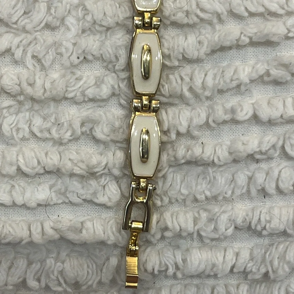 Vintage Ronica Quartz Women's Wristwatch Gold Tone Pearl Accents Needs‎ Battery